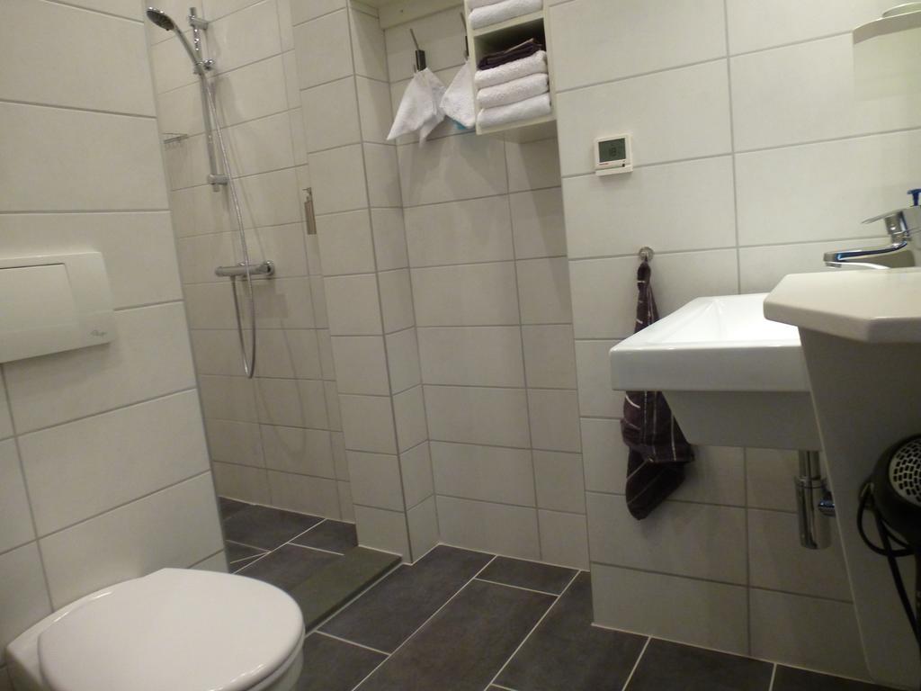 Bed and Breakfast Achter De Beukenboom Roden Habitación foto